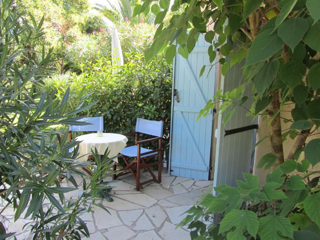 Le Mas Shabanou Roquefort-les-Pins Room photo