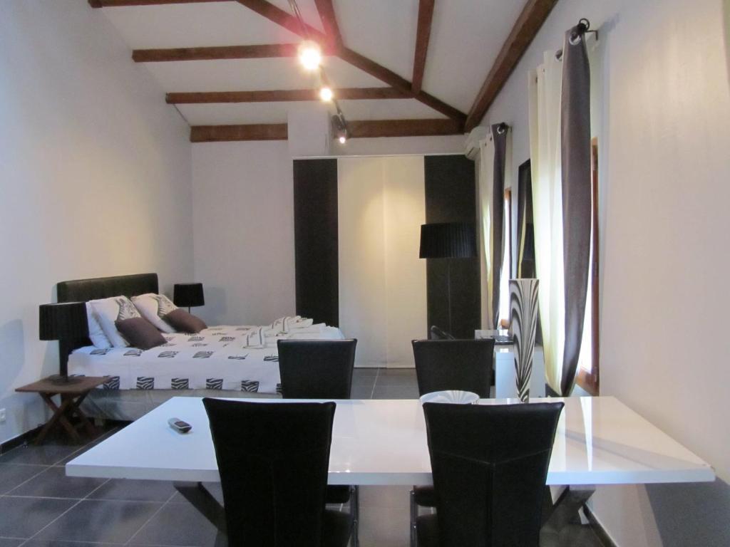 Le Mas Shabanou Roquefort-les-Pins Room photo